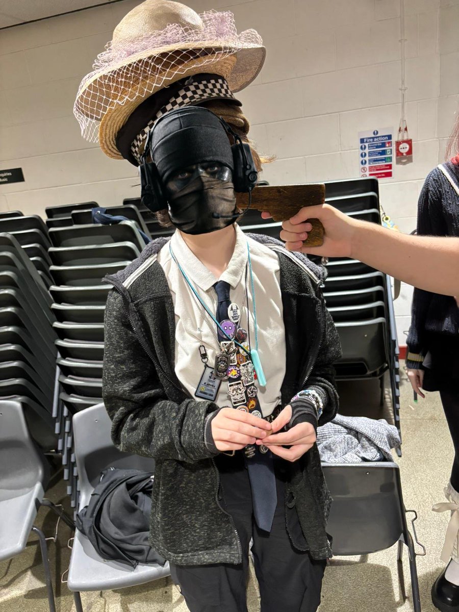 RatMoth2's tweet photo. When I turned my friend into Glaz https://t.co/DI9mTdF0y6