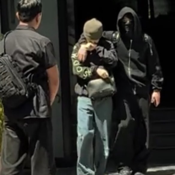 kmmgie's tweet photo. i see a pattern here… https://t.co/WRyRrztODt
