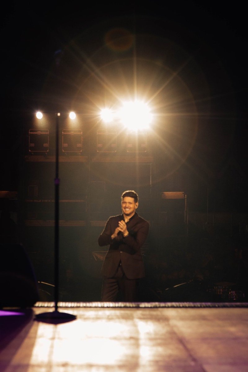 MichaelBuble's tweet photo. Lytham Festival, thank you for an unforgettable show. A perfect summer night in Lancashire. Thanks for making it one to remember.
-
¡Lytham, fuiste una maravilla! Pocas cosas superan una noche de verano así. Fuiste pura energía y encanto, y lo pasamos en grande. https://t.co/t44sGZNWjt