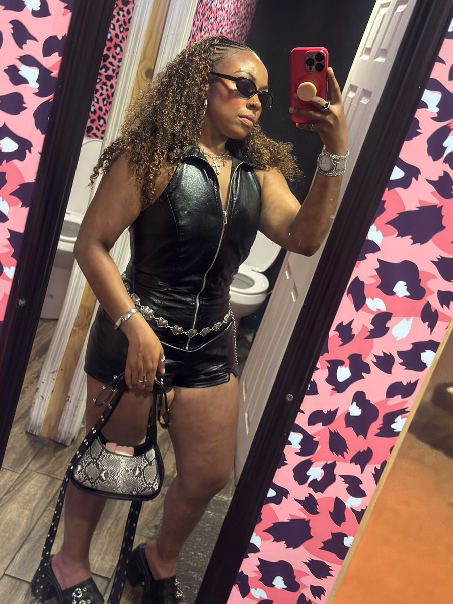 Dillydiking2's tweet photo. You do what you want when you popping🤷🏽‍♀️ https://t.co/AEK5MGrDrd