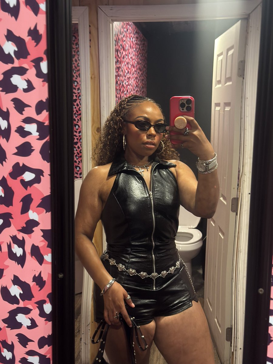 Dillydiking2's tweet photo. You do what you want when you popping🤷🏽‍♀️ https://t.co/AEK5MGrDrd