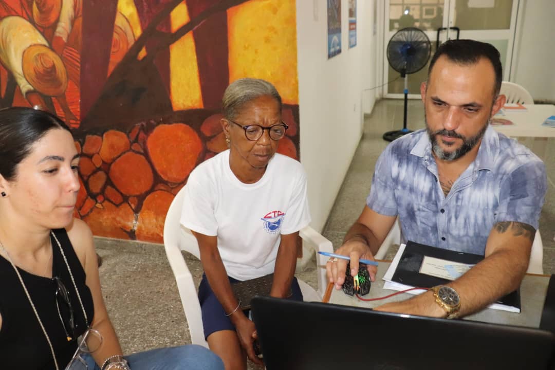 Minjus_Cuba's tweet photo. @MMarreroCruz @PartidoPCC @DiazCanelB Hoy prestamos servicios de  notaría, registros civiles, asesoramiento jurídico para personas en situación de vulnerabilidad con nuestra área de Defensoría, también aclaramos dudas sobre el tema de las drogas.

#PorCubaJuntosCreamos https://t.co/tUp0GskTEJ