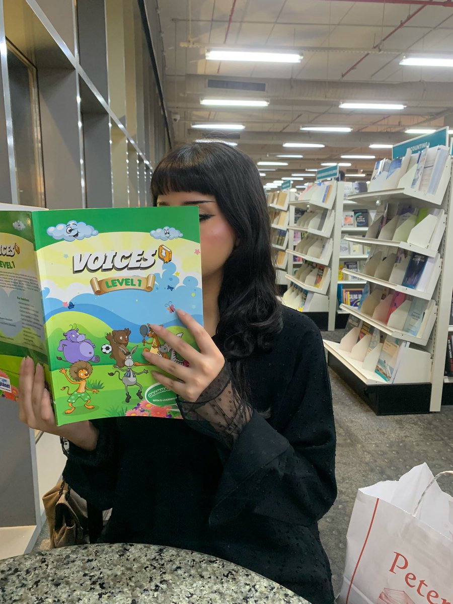 Gothdailly's tweet photo. يرعبهم كونك امراة مثقفة 🥀 ⛓️🚬… https://t.co/SsspjwhowM