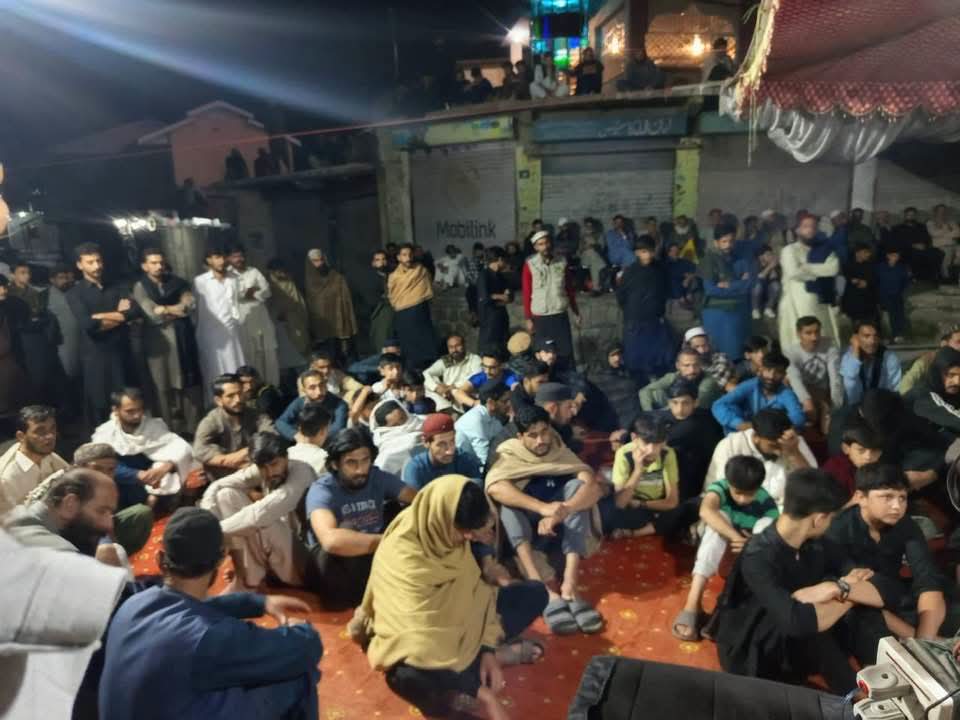 Ajk_Updates_'s tweet photo. مجاہد آباد دھرنا جاری و ساری ہے- حکمرانوں کے پاس نجات کا واحد راستہ پرُامن، نہتے عوام کے تسلیم شدہ مطالبات پر عملدرآمد ہے-

#RightsMovementAJK 
#AJKRightsMovement https://t.co/f8oh8LG1HJ