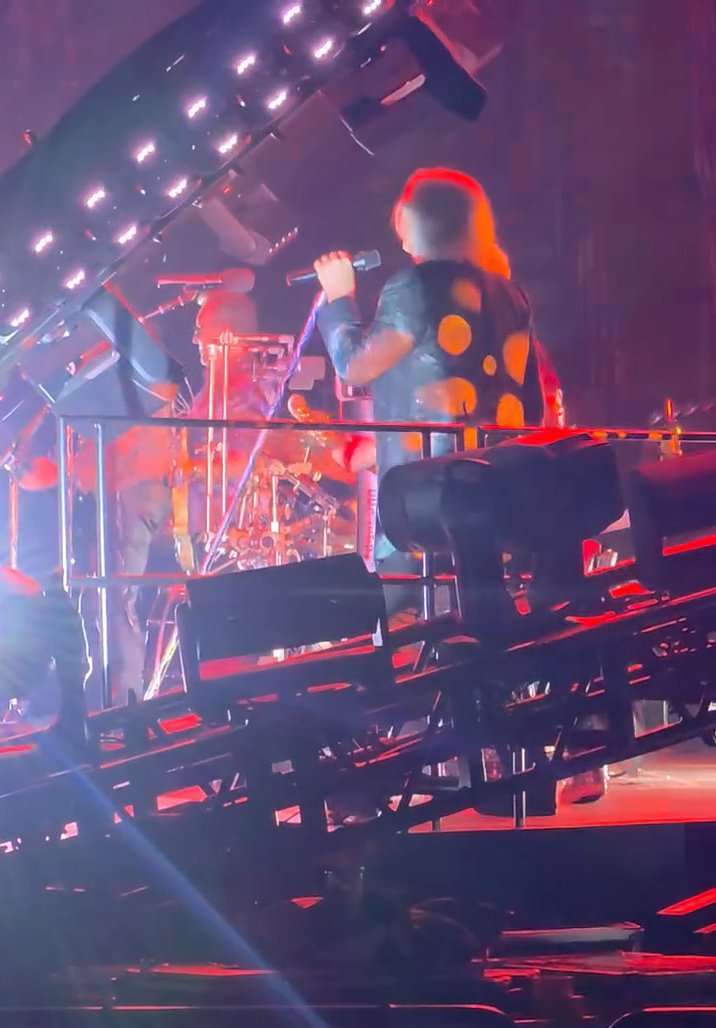 dltourhistory's tweet photo. Def Leppard News - #DefLeppard - Birmingham, England 4th July 2026 π¬π§
Rejoice - side stage action. Watch video. πΈ
#setlist #philcollen #joeelliott #bppulselive
https://t.co/paesi2qdoB https://t.co/F8mcrorb1b