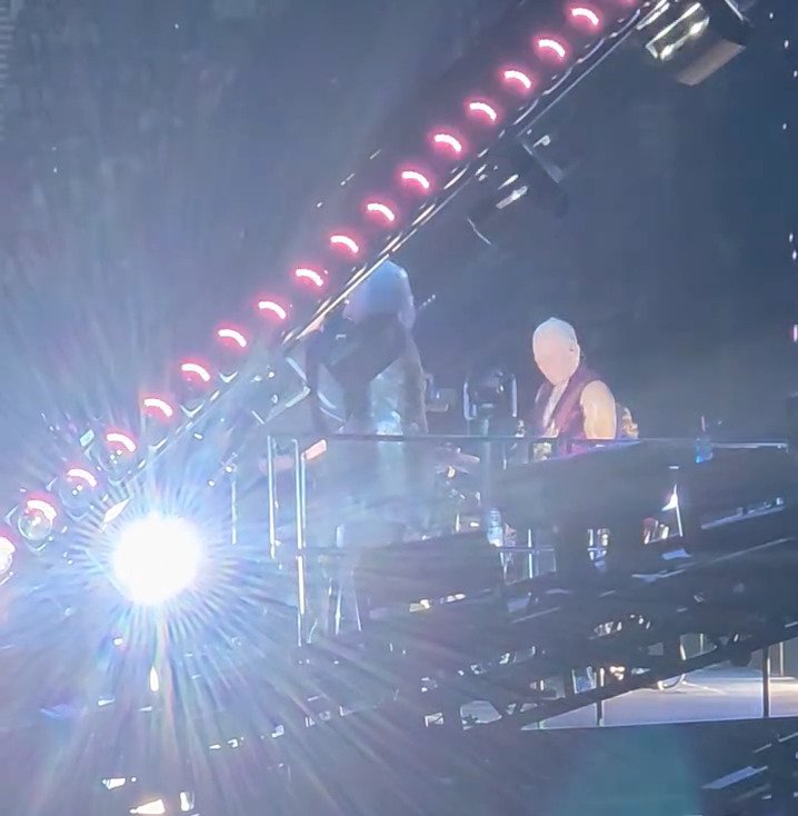 dltourhistory's tweet photo. Def Leppard News - #DefLeppard - Birmingham, England 4th July 2026 π¬π§
Rejoice - side stage action. Watch video. πΈ
#setlist #philcollen #joeelliott #bppulselive
https://t.co/paesi2qdoB https://t.co/F8mcrorb1b