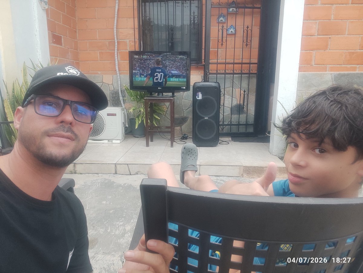 ManuelEPT's tweet photo. Saludos desde Venezuela. Manuel Pérez en sintonía de @DSports junto con su hijo de 14 años Victor Manuel.🇵🇾 Vs🇨🇵
@SigfreGomez 
@joselitoamado https://t.co/4z97icQMOP