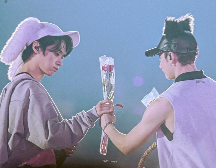 Mimi_d7's tweet photo. Mío ~MinChan - OS - Omegavers 🔞~

MH, cantante y bailarín famoso, es tan caprichoso, celoso y posesivo con su alfa que en un ataque de celos decidió que sería mejor llegar tarde a su propio concierto. https://t.co/iERxBEVzeM
