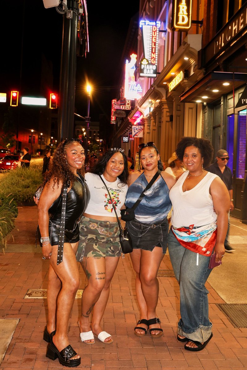 Dillydiking2's tweet photo. BRATZ theme for my besties BACH trip https://t.co/Zfzu5JISUC