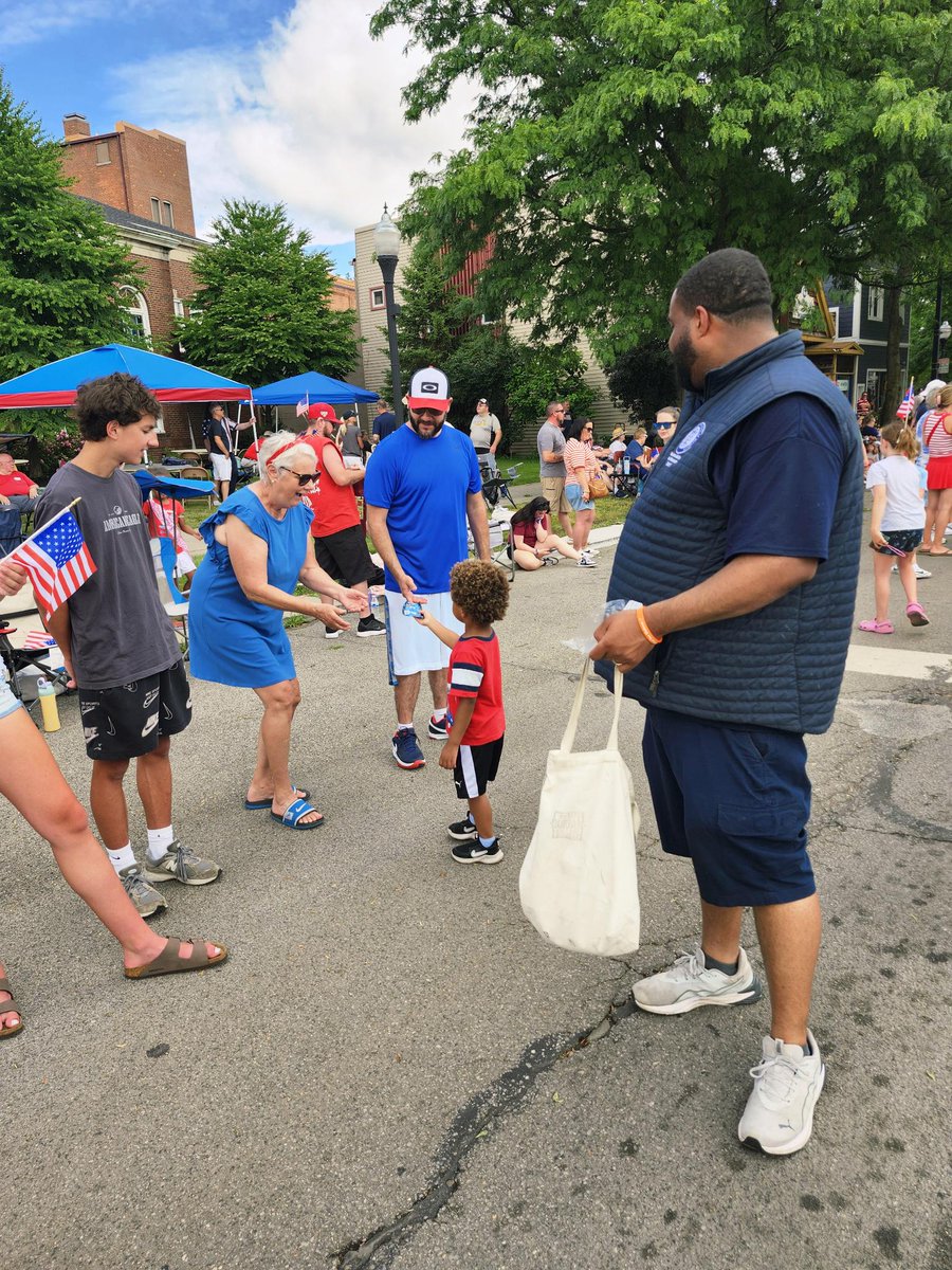 DonavanMI13's tweet photo. From every mountainside, let freedom ring. Happy 4th of July from our family to yours 💙
We had so much fun this morning walking in the Annual Wyandotte Independence Day Parade 🥳
#AlwaysWithThePeople
#LetFreedomRing
#HappyIndependenceDay
#Mighty13th
#HonoredAndBlessedToServe https://t.co/yVyImguta8