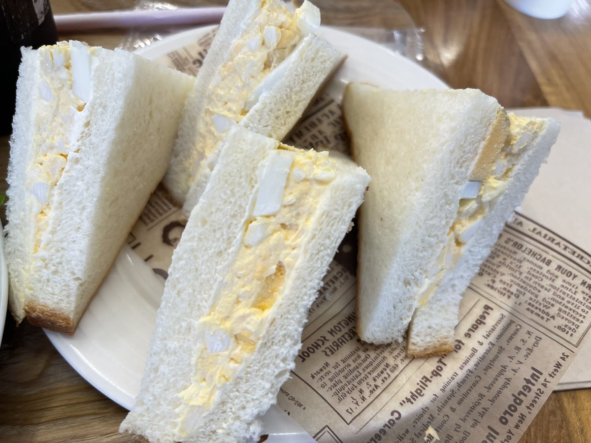 pokkenkundesu's tweet photo. 大阪府富田林市にある　川珈琲店さんにてモーニング。角食のたまごサンドイッチセット　角食トーストセット　単品で幸せのデニッシュトースト　うんまいわ。勿論ブラックアイスコーヒーよ。ここはパン専門店だからね。 https://t.co/phVRHEFP0S