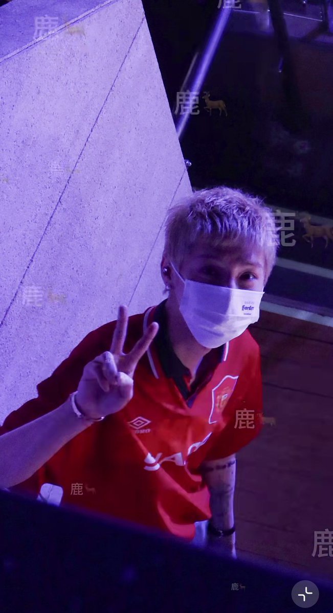 xiaollu777's tweet photo. this is such a boyfriend material photo 😫 #luhan https://t.co/APhNQf2ufa