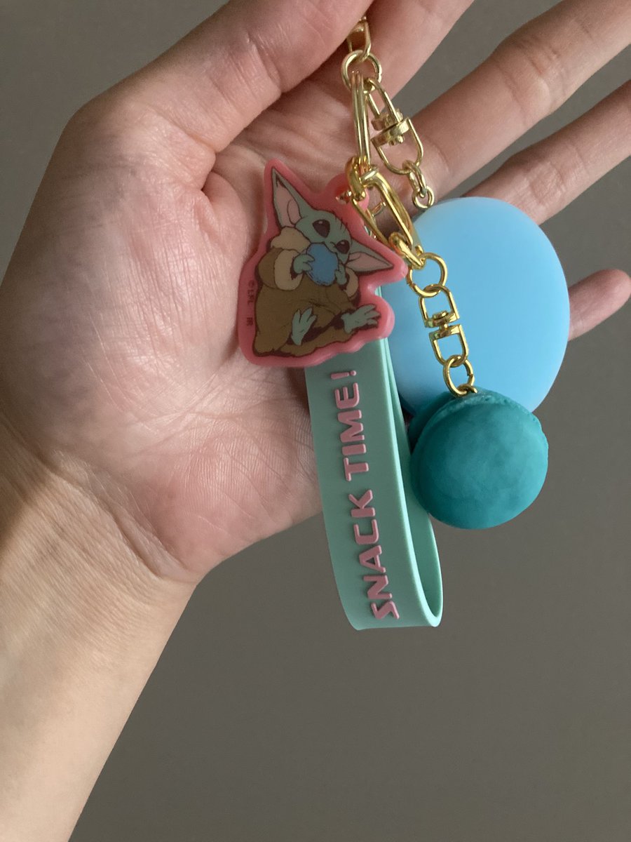 yagi_30's tweet photo. いただいたマカロンをつけたら最強に可愛くなった
グーちゃんマカロンだよいっぱいお食べ https://t.co/hAq3a5scQH