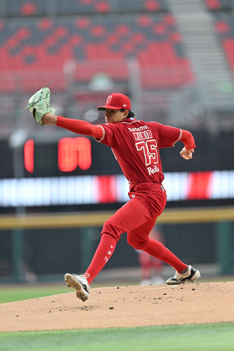 DiablosRojosMX's tweet photo. Con tan solo 16 años de edad ya hizo su debut en @LMBBanorte #EgresadosQueInspiran @AcademiaAHH 🎓 ¡FELICIDADES, ALEJANDRO RUBIO! https://t.co/StGicZcmqR