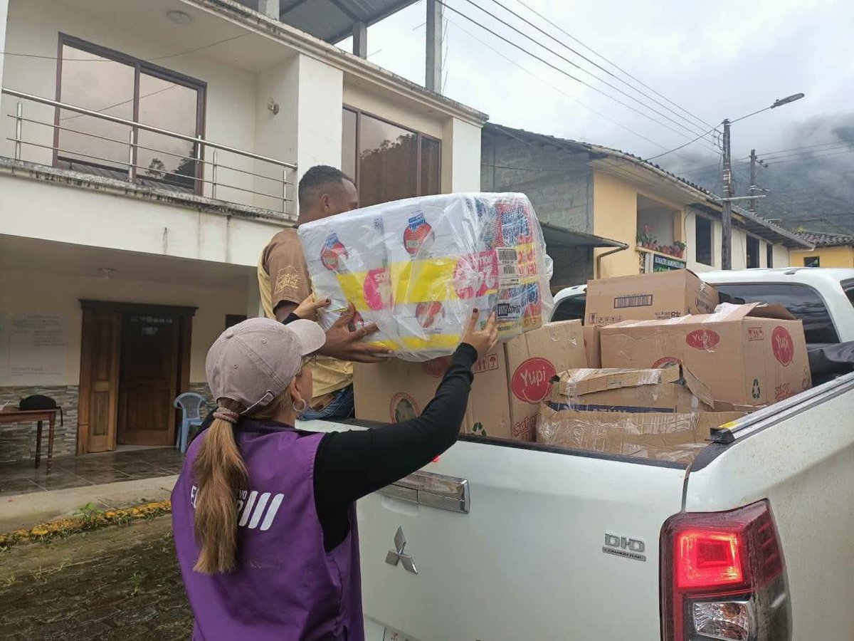 Adnecuadorok's tweet photo. ZAMORA CHINCHIPE NO ESTÁ SOLA 🚨
Por disposición del presidente @danielnoboaok , el Gobierno Nacional mantiene activada la respuesta frente a la emergencia en Cantzama, Guadalupe.

Hay equipos en territorio, búsqueda y rescate, atención médica, maquinaria y coordinación con el COE Provincial para proteger vidas y atender a las familias afectadas.

Desde ADN7 reconocemos a nuestra asambleísta @EsperanzaRogel_ , quien acompaña a Zamora Chinchipe en una hora dura para su provincia.

A Guadalupe, Cantzama y todo Zamora Chinchipe: el país está con ustedes.

Zamora resiste.
El Gobierno responde.
El Ecuador acompaña.