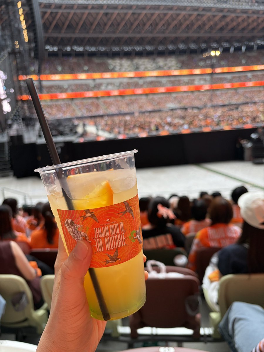 chopperman0210's tweet photo. 最速先行から全落ちで、
トレードも成立せず、
ああ私にはご縁が無かったんやなぁと諦めかけた最後の最後に。
逆転サヨナラ満塁ホームラン‼️
友達が機材解放席の先着当ててくれました😭
全身にミセスを浴びてきたよ✨
最高の時間をありがとうございました！
#ゼンジン未到とイミュータブル https://t.co/pAQHKCVBuM