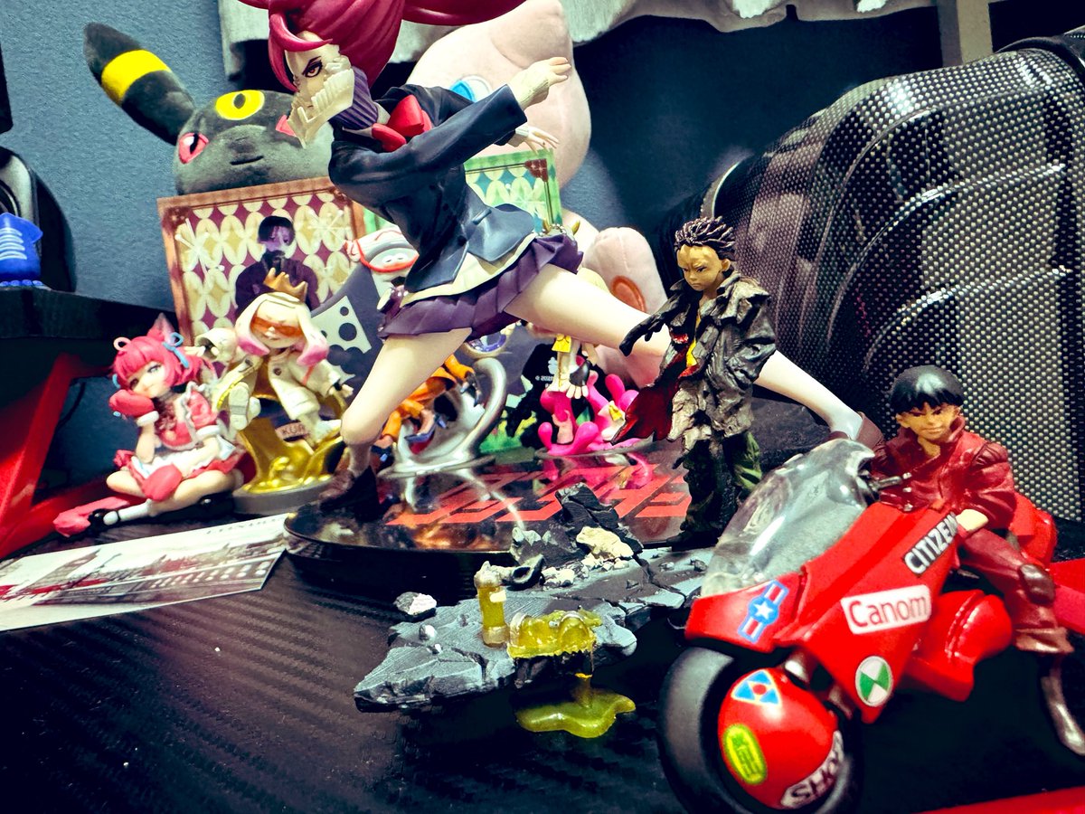 R0eN_Game's tweet photo. いよいよデスクに置くところがなくなってきたのでラック買って整理しなきゃいけんね。とくにミルキーサブウェイ多すぎる https://t.co/Xa2HL0fTpq