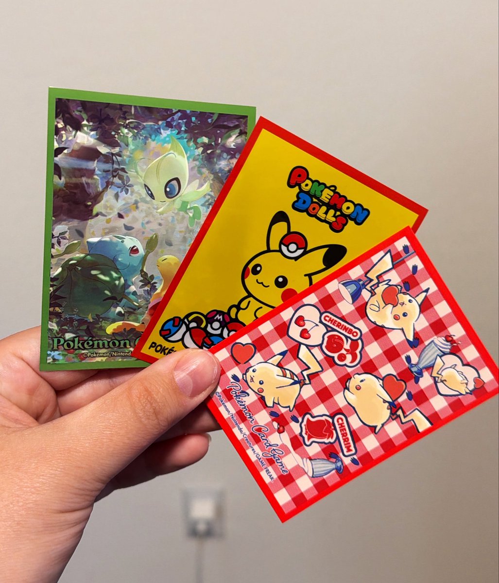 poke_emilys's tweet photo. 4th of July Giveaway 🎇 Win the cards and sleeves below 🥰

To enter:

Follow @poke_emilys 
Retweet
Tag a friend! 💕

Ends 7/11 - US only https://t.co/BPcglta2p8