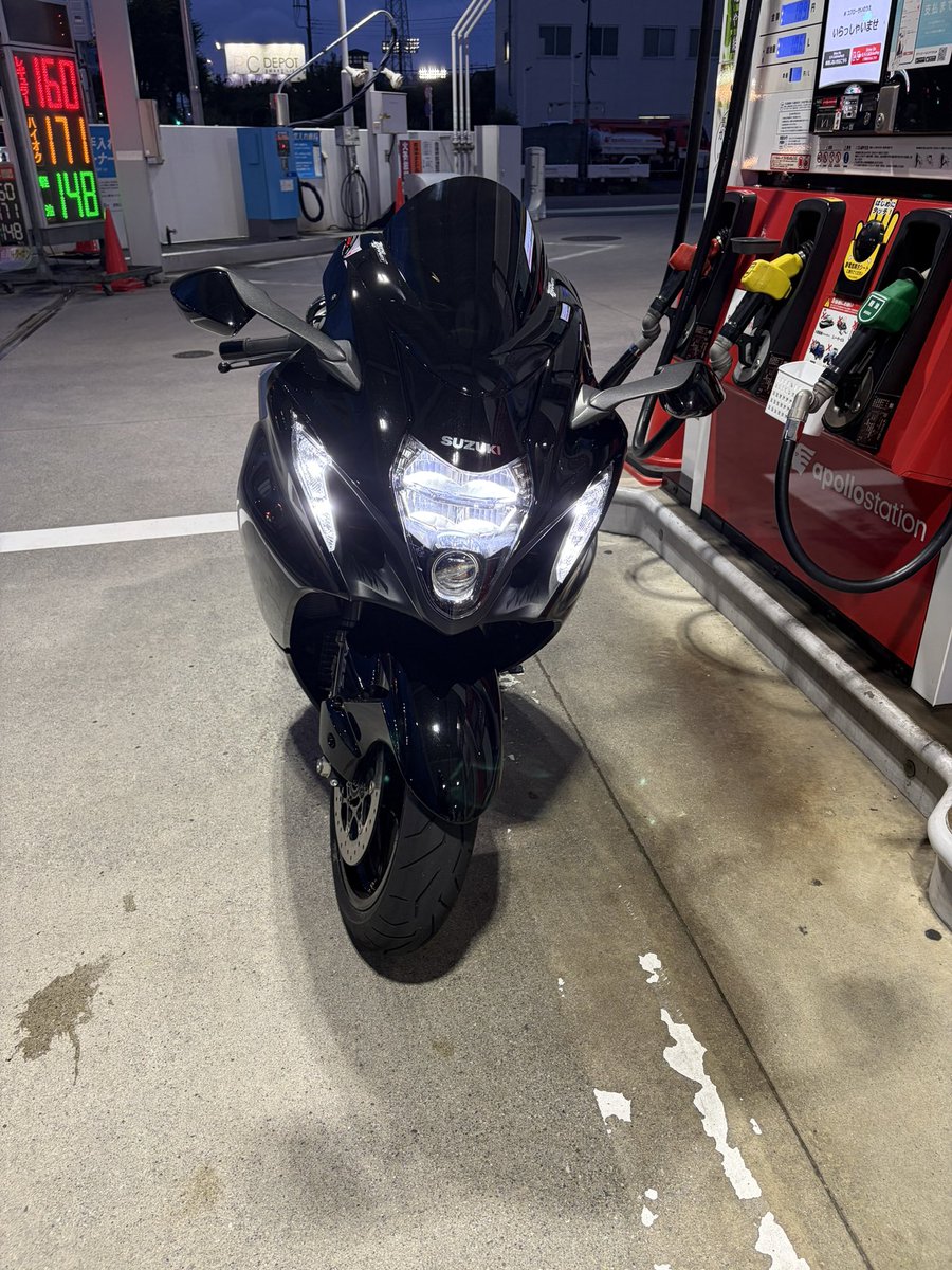 LilDekka's tweet photo. 本日納車でした㊗️

2人とも付き合ってくれてありがと🫡
#gsx1300r #hayabusa #ハヤブサ #zx12r #zx14r https://t.co/3yKoQWR0mu