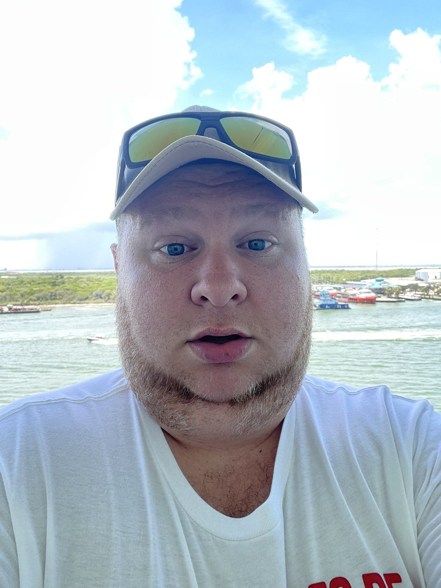 TreyGilliam_'s tweet photo. Setting sail with the family. https://t.co/IMBACWMmXK