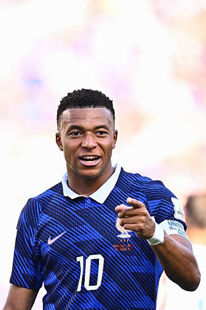 Mercado_Ingles's tweet photo. 𝗔𝗛𝗢𝗥𝗔 Maximos Goleadores ACTIVOS en la Copa Mundial:

🇦🇷 20 - Lionel Messi
🇫🇷 19 - Kylian Mbappe https://t.co/X3sHUe7VjV