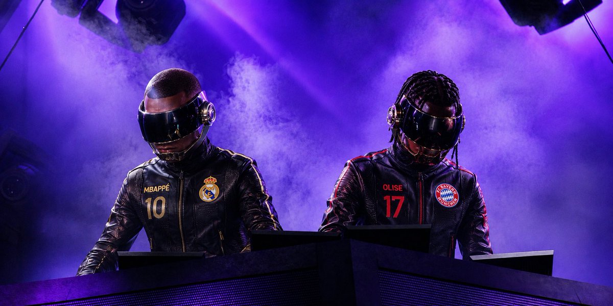 PlayzoHO's tweet photo. LE CONCERT A COMMENCÉ !!!
ONE MORE TIMEEEE 🕺🕺🕺🪩 #PARFRA https://t.co/uNbybUfeuZ