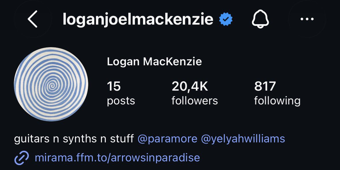 fIwrs4liv's tweet photo. everyone’s so quick to say that paramore is over because of nothing but I haven’t seen anyone talking about parafour changing their bios to add hayley but DIDN’T remove paramore (even tho they could’ve and it wouldn’t be suspicious because they’re on a hiatus) https://t.co/fDKR99lX3g