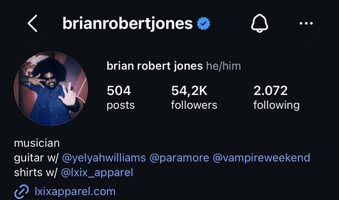 fIwrs4liv's tweet photo. everyone’s so quick to say that paramore is over because of nothing but I haven’t seen anyone talking about parafour changing their bios to add hayley but DIDN’T remove paramore (even tho they could’ve and it wouldn’t be suspicious because they’re on a hiatus) https://t.co/fDKR99lX3g