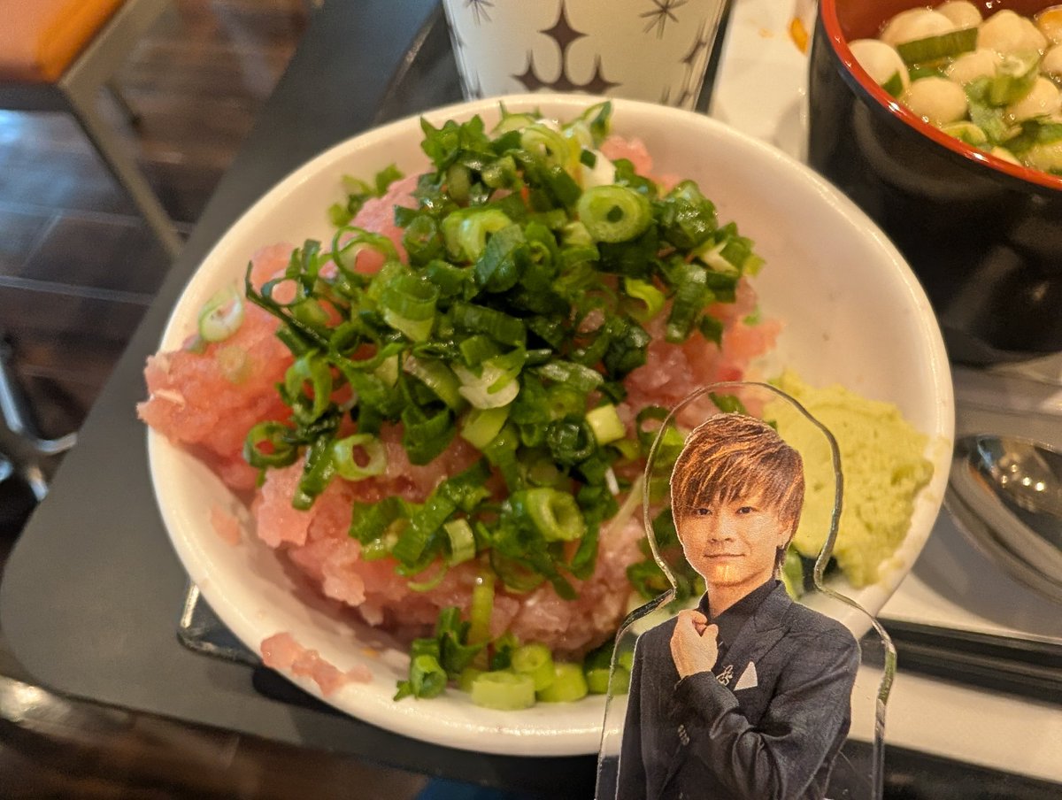 exe470p's tweet photo. ありまるの朝ごはんっ！

ねぎトロ丼！！！！
ふを入れすぎたみそしる！！！！！

うまい！！！！！ https://t.co/U3zhcMQEAR