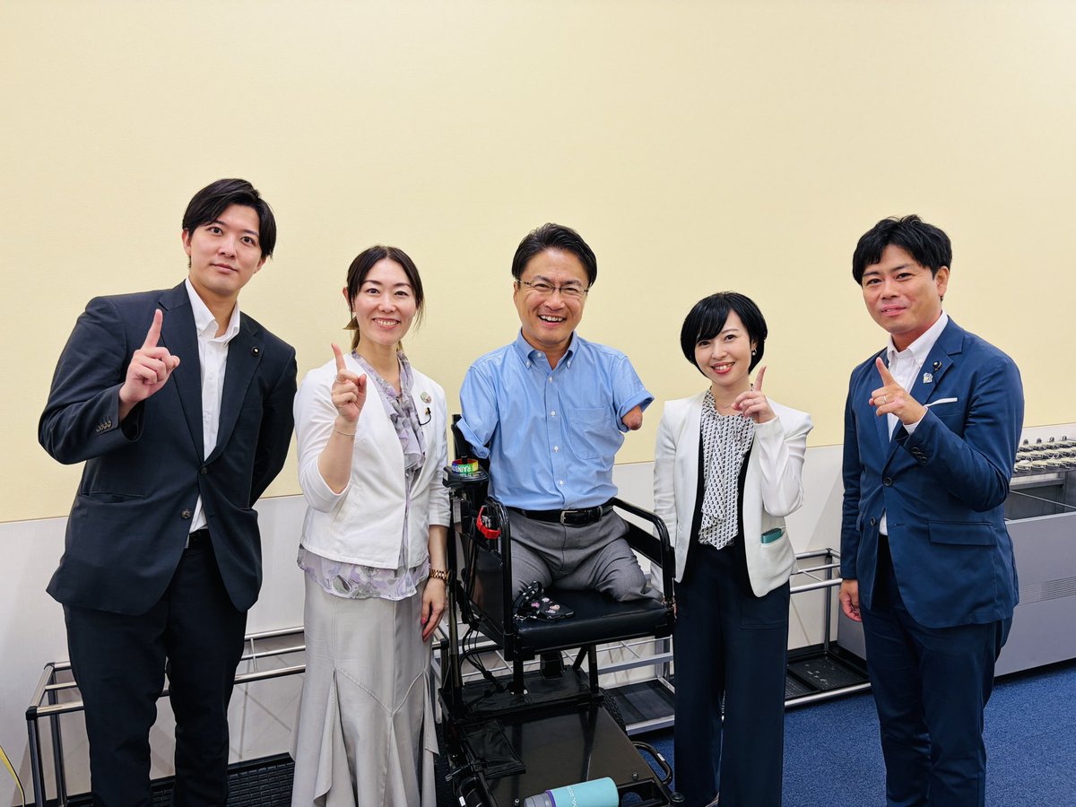 makikotchuo's tweet photo. 都民ファーストの会、政党塾にて講師を担当させていただきました。
区議会議員と都議会議員の政策実現について、後藤政調会長に続いて、松岡都議と担当しました。政党塾は乙武顧問と山口都議が引っ張ってくださっています。

今回はワークもありましたので、みなさまの真剣なアウトプットへの感想をお伝えしているところ、の写真と共に。

元々、私は地域活動の輪が広がったことから、今の仕事をさせていただいているため、区民のみなさまと政策を進めるプロセスを大切に取り組んできました。それはこれからも変わらない思いです。

その点をご評価賜った、マニフェスト大賞受賞の政策などをお伝えしながら、真剣なみなさまに、ひとつのきっかけになればと思い、お伝えしました。

これからも、政策実現はみなさまと共に。

多くのご感想や励ましなどをいただきまして、改めて振り返り、また様々な視点からのご質問もあり、勉強になりました。貴重な機会をありがとうございました。
