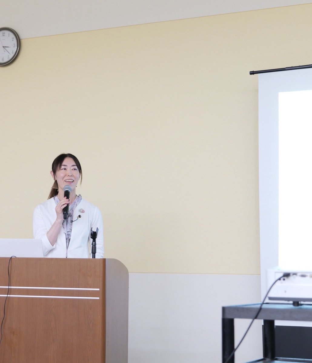 makikotchuo's tweet photo. 都民ファーストの会、政党塾にて講師を担当させていただきました。
区議会議員と都議会議員の政策実現について、後藤政調会長に続いて、松岡都議と担当しました。政党塾は乙武顧問と山口都議が引っ張ってくださっています。

今回はワークもありましたので、みなさまの真剣なアウトプットへの感想をお伝えしているところ、の写真と共に。

元々、私は地域活動の輪が広がったことから、今の仕事をさせていただいているため、区民のみなさまと政策を進めるプロセスを大切に取り組んできました。それはこれからも変わらない思いです。

その点をご評価賜った、マニフェスト大賞受賞の政策などをお伝えしながら、真剣なみなさまに、ひとつのきっかけになればと思い、お伝えしました。

これからも、政策実現はみなさまと共に。

多くのご感想や励ましなどをいただきまして、改めて振り返り、また様々な視点からのご質問もあり、勉強になりました。貴重な機会をありがとうございました。