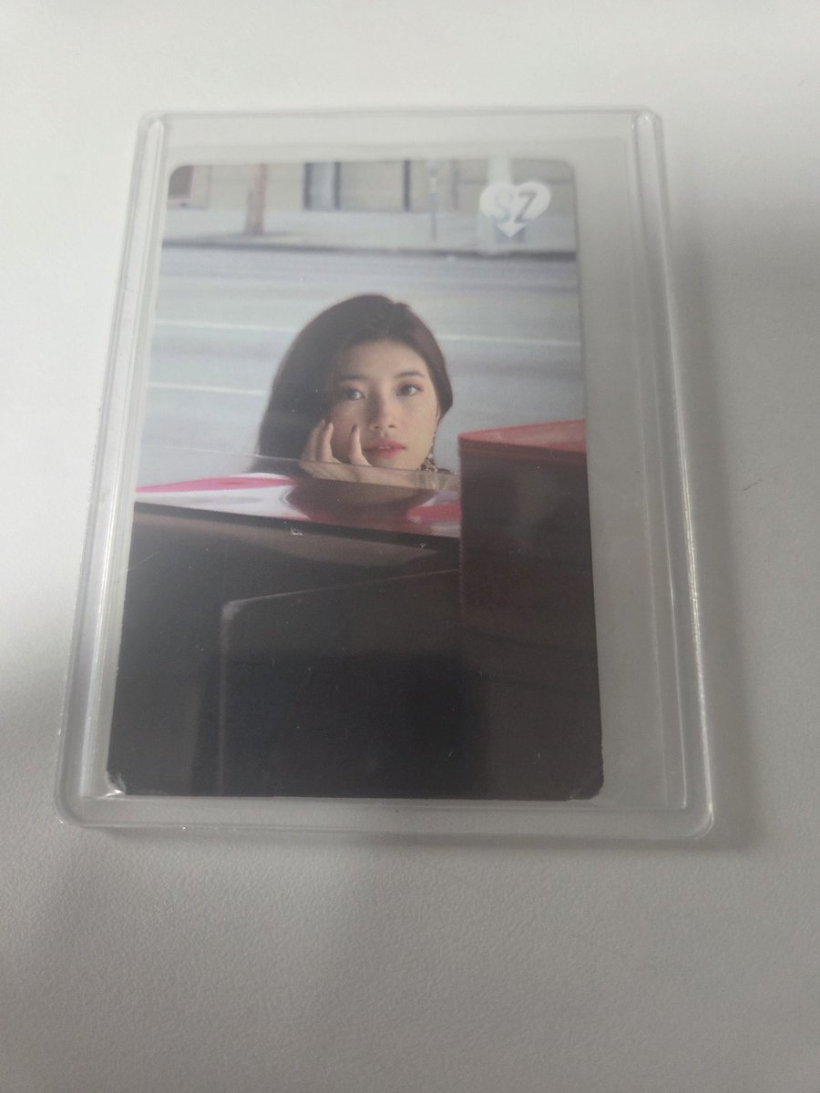 goodsell78's tweet photo. 배수지 홀리데이 공방포카 

 4.0

준등기별도가격 

뒷면얼룩있고 끝까짐하자있고 살짝찍힘하자있어요(공방포카기도하고세월있어서 하자가 없진않습니다)

맨마지막사진처럼 포장해서 발송

ㅅㅊㅇ)배수지 숮이 suzy 수지 missa 다이루어질지니 수지포카 수지공방포카 https://t.co/hFnWW3M88A