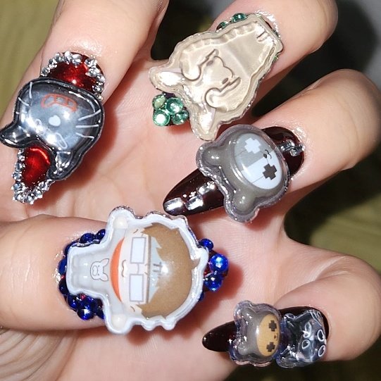 ki_urt5's tweet photo. シール活用を見つけたから手に入れたら絶対やろうと思ったこのネイルに付けたんだけどごってごてすぎた、？？？🥹
でもほんとにかわいい🥹🥹🥹🥹

…ちょいと不便かも😉
いつものようにスクロールしようとも出来ないぐらいでっぱw https://t.co/aPkc5spcws