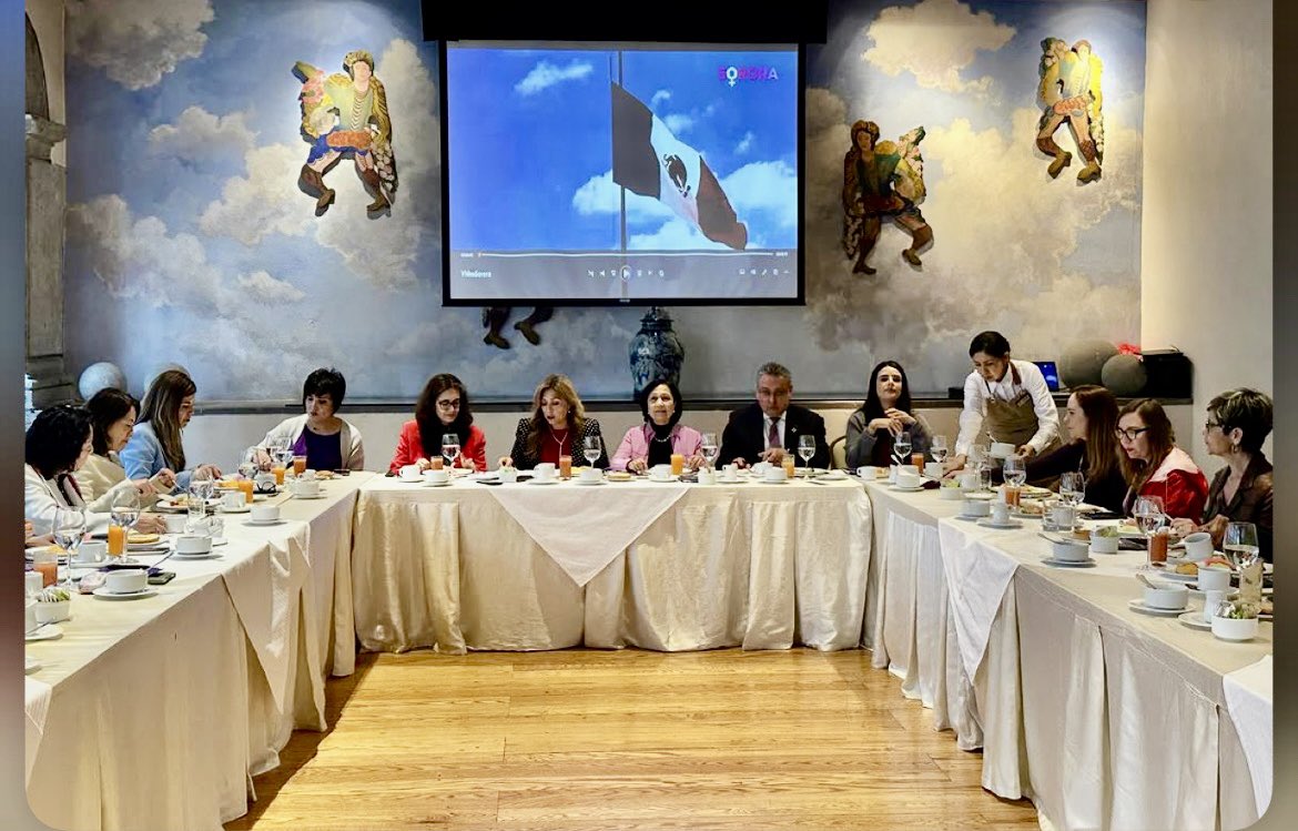 SororaAC's tweet photo. 🤓Esta semana instalamos la Comision @AcademicaSorora encabezada por la Dra. Gloria Luz Alejandre,  convencidas de la incidencia de la academia en el cambio social y la importancia de la capacitación, la igualdad y el desarrollo de los liderazgos desde este ámbito 🙌🏼
#soysorora https://t.co/nuTzU5M3R5