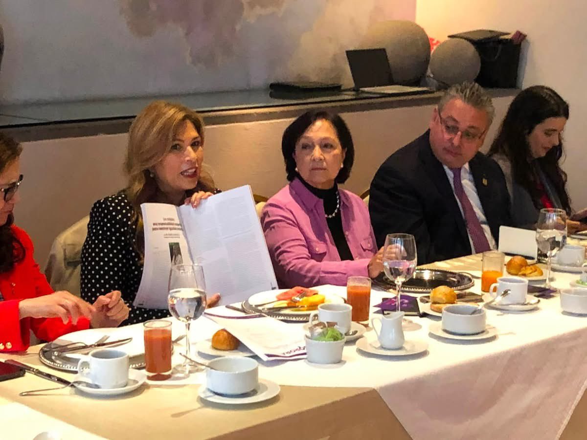 SororaAC's tweet photo. 🤓Esta semana instalamos la Comision @AcademicaSorora encabezada por la Dra. Gloria Luz Alejandre,  convencidas de la incidencia de la academia en el cambio social y la importancia de la capacitación, la igualdad y el desarrollo de los liderazgos desde este ámbito 🙌🏼
#soysorora https://t.co/nuTzU5M3R5