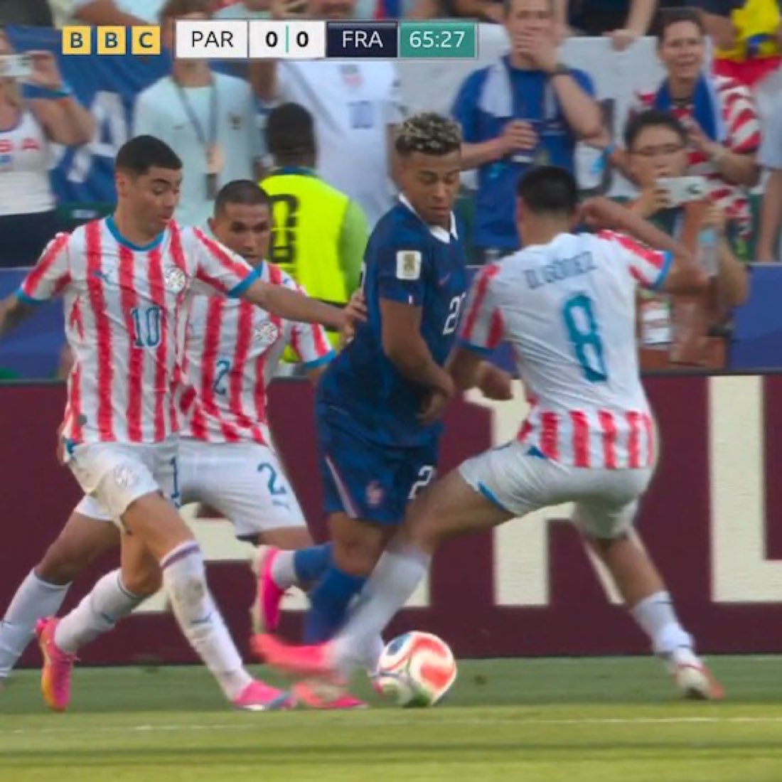 AdriRM33's tweet photo. PENALTI ESCANDALOSO, AL FIN 👏🏻👏🏻👏🏻

PITO ALGO A FAVOR DE FRANCIA, QUÉ VERGÜENZA DE ARBITRAJE. https://t.co/5AlIvVgbNY