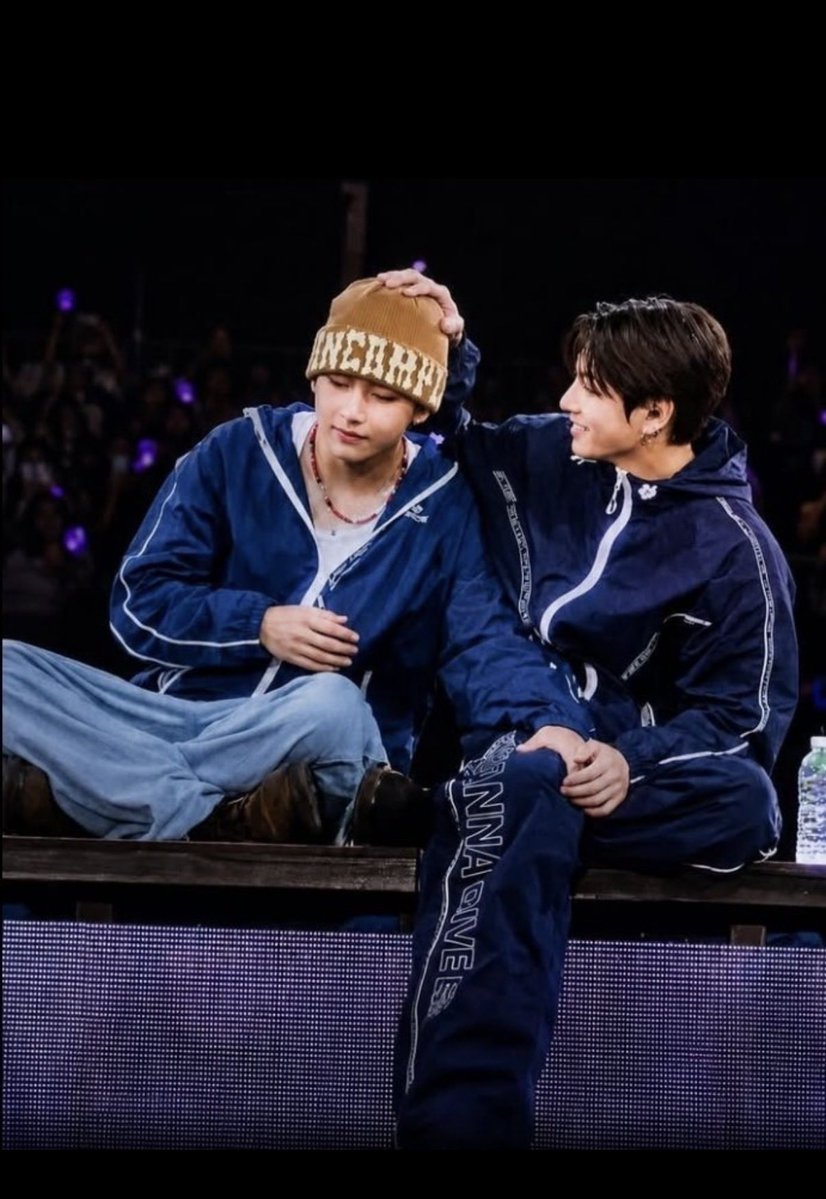 SofiniTk35485's tweet photo. I hope you and Jungkook have an amazing time, eating good food, perhaps go bowling, or golfing or anything else you want to do. And i hope when you do these things, your wish to not be followed or filmed will be respected 🙏
’See’ you two on monday if not before 💜💚🤗 https://t.co/Ypz3RLAFO6