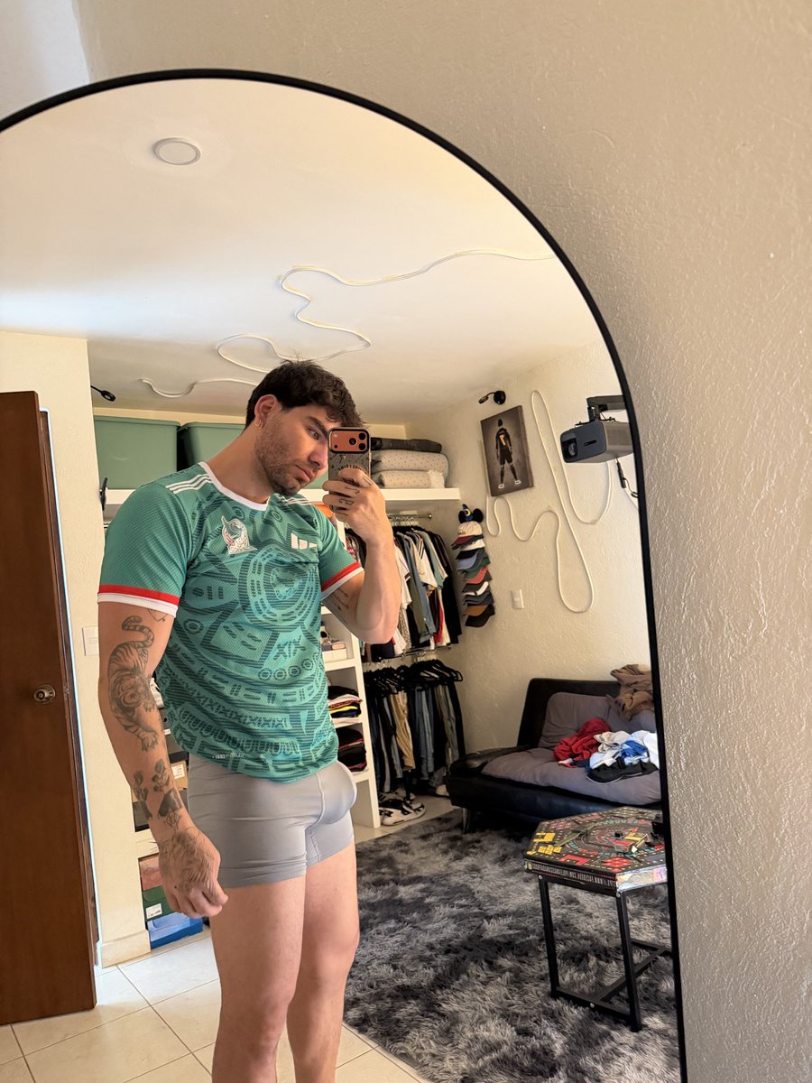 Sebastianpulchr's tweet photo. Vamos México 🍆❤️ https://t.co/1tydVRlxPB