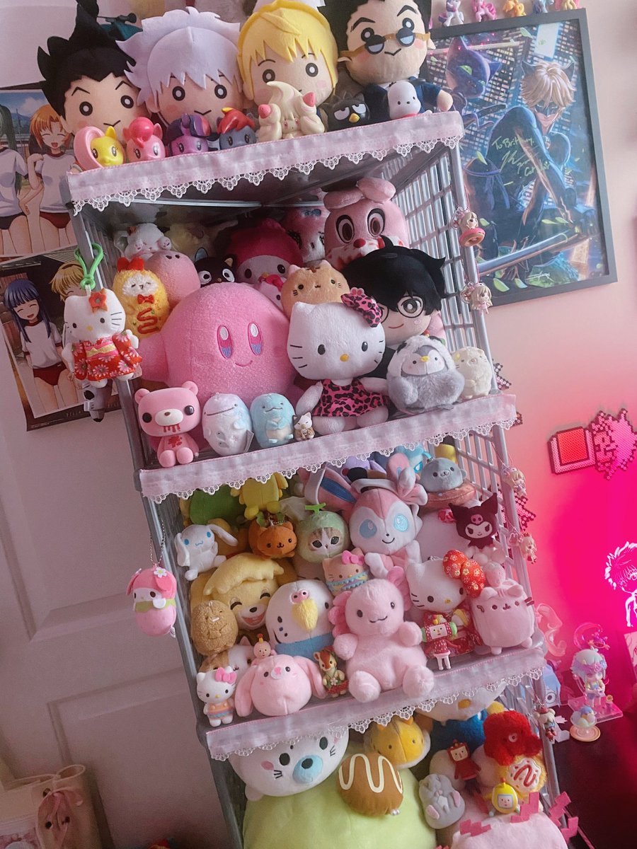 DRAMAtical_Me12's tweet photo. The room of a 21 year old (virgin) women https://t.co/IIv0P9iB9y
