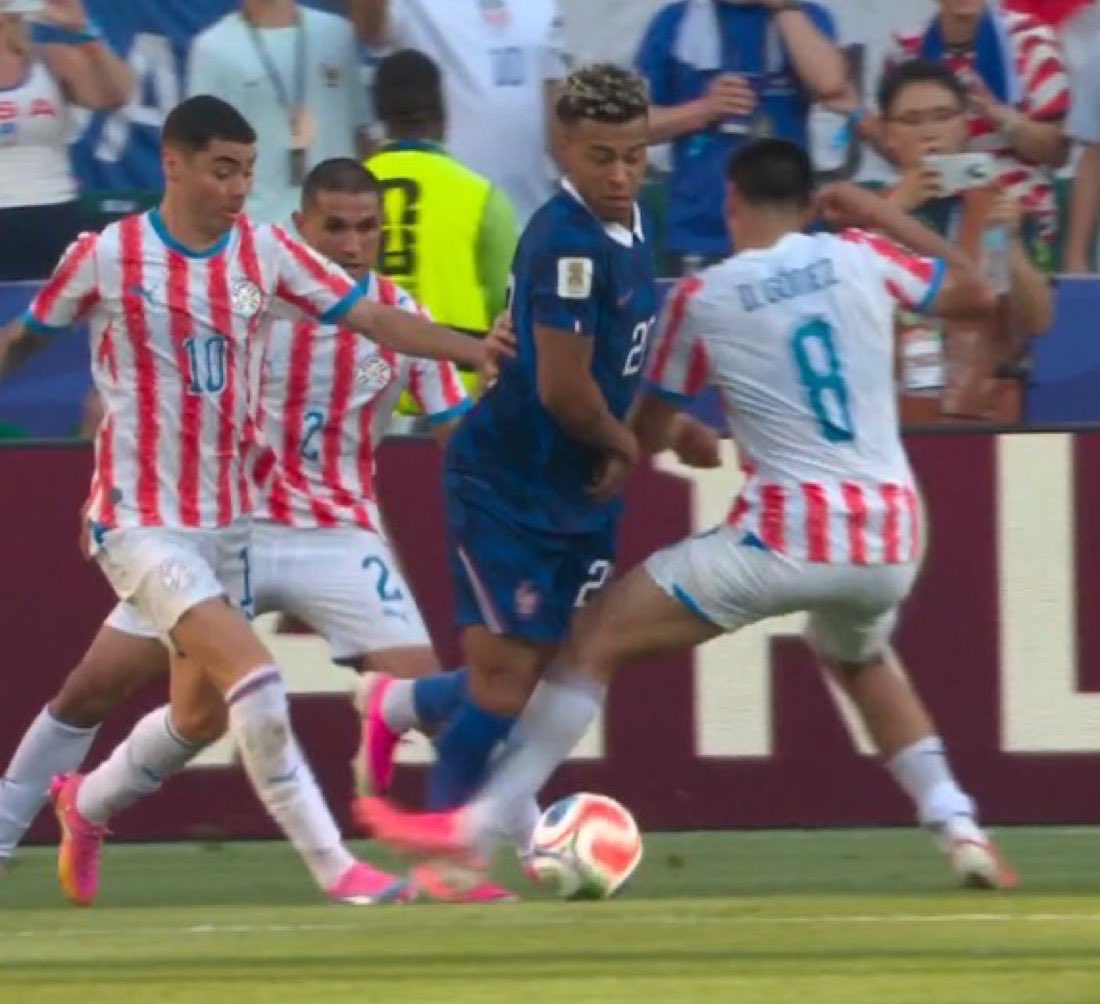 WolfRMFC's tweet photo. Referee said this wasn’t a penalty 😂😂😂😂 https://t.co/IVbqrTOdBH