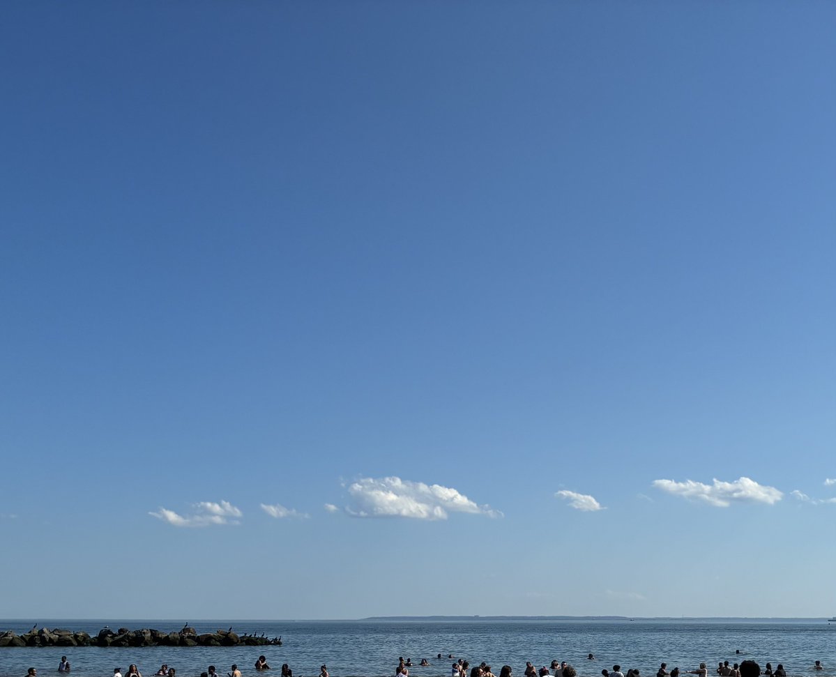 PamelatheActres's tweet photo. The sun was hot and the #ocean cold at the #beach today #happy4thofjuly #independenceday https://t.co/oryMQVQEX0