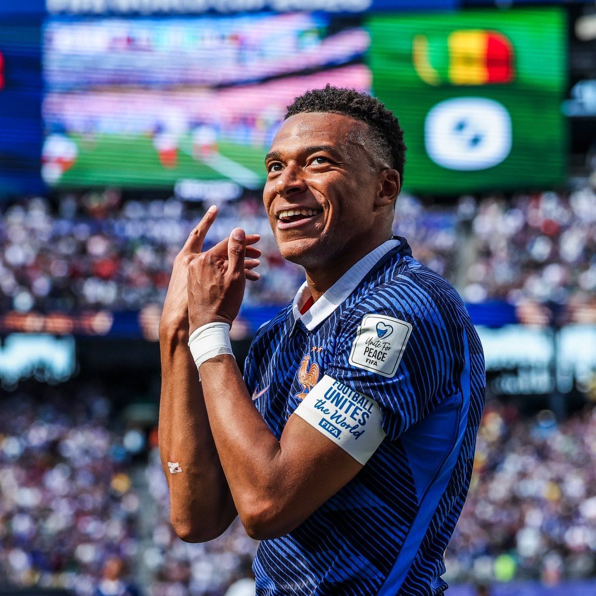 YnRMC's tweet photo. -🚨⚽️كيليان مبابي في كأس العالم حتى الان :

• 19 مباراة
• 19 هدف

لا يُصدق!🥶🥶🥶🔥🔥🔥🔥. https://t.co/icyb8wdZ50