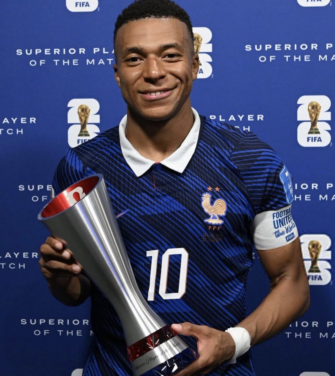 _BeFootball's tweet photo. 🚨 Kylian Mbappé 🇫🇷 est 𝗣𝗟𝗨𝗦 𝗤𝗨𝗘 𝗝𝗔𝗠𝗔𝗜𝗦 𝗟𝗘 𝗠𝗘𝗜𝗟𝗟𝗘𝗨𝗥 𝗕𝗨𝗧𝗘𝗨𝗥 𝗗𝗘 𝗟’𝗛𝗜𝗦𝗧𝗢𝗜𝗥𝗘 𝗗𝗘𝗦 𝗣𝗛𝗔𝗦𝗘𝗦 𝗙𝗜𝗡𝗔𝗟𝗘𝗦 de Coupe du Monde. 😱🌍⚽️ 

🥇🇫🇷 Mbappé (11)
🥈🇧🇷 Leonidas (8)
🥈🇧🇷 Ronaldo (8)
4️⃣🇫🇷 Fontaine (7) 
4️⃣🇧🇷 Pelé (7) https://t.co/r2XBvzQIKo