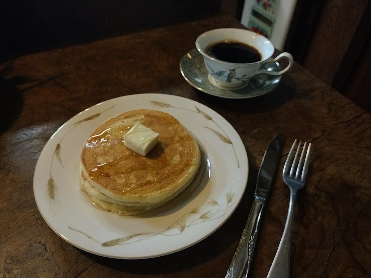 kotoba00000's tweet photo. 日曜日、ホットケーキを焼いて珈琲を淹れた。 https://t.co/Say4MiZlFN