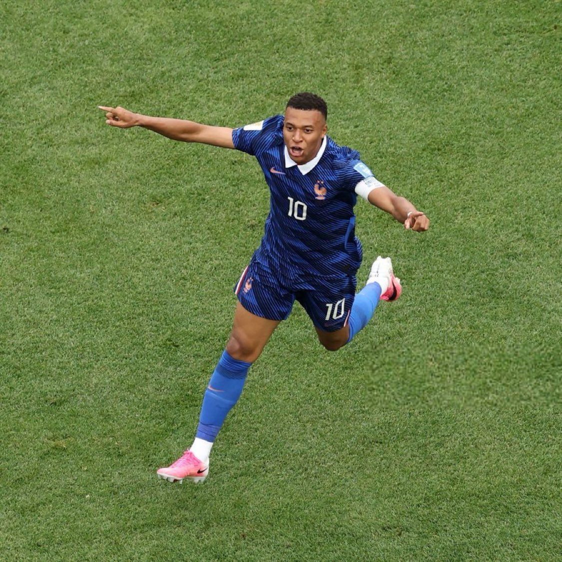sly_0fficial's tweet photo. ⚽️⚽️⚽️ vs Argentina 🇦🇷 
⚽️⚽️ vs Senegal 🇸🇳 
⚽️⚽️ vs Iraq 🇮🇶
🅰️🅰️ vs Norway 🇳🇴 
⚽️⚽️ vs Sweden 🇸🇪 
⚽️ vs Paraguay 🇵🇾 

Mbappe has scored in all of this World Cup matches so far 
My player of the tournament 
 #PARFRA https://t.co/pKMtvKsTI9