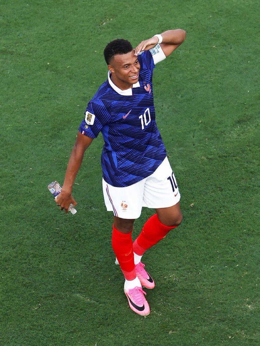 a_j4m's tweet photo. امبامبي  في كاس العالم 19 مباراة 19 هدف 🤯🤯🤯🤯🔥 https://t.co/1IEjpFVDZN