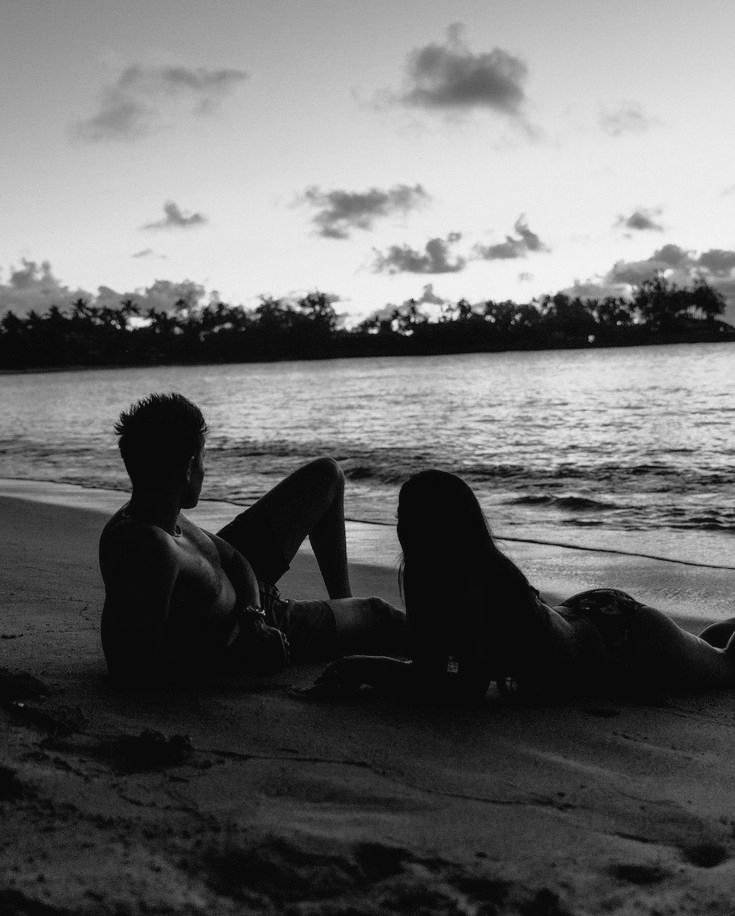 Gitaneq's tweet photo. Vivir los primeros cuarenta minutos de tu cumpleaños junto a la persona más importante en tu vida se siente como un respiro después de tanto tiempo deseando un poco de oxígeno. El día comienza hermoso.
Hoy lo voy a agotar por completo. https://t.co/CquUAwKm0F