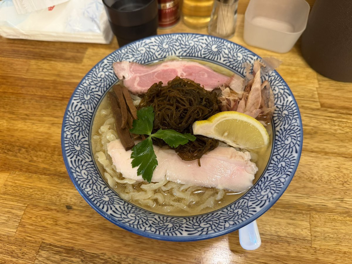tottemoumauma's tweet photo. 麺屋つるる@足利市
「冷やしもずくそば」大盛り

期間限定。絶品極太手打ち麺の最強食感をキンキンに冷えたスープとたっぷりのもずくで味わう一杯。

とっても旨うま〜❤︎なのね… https://t.co/ravGkzBHoR