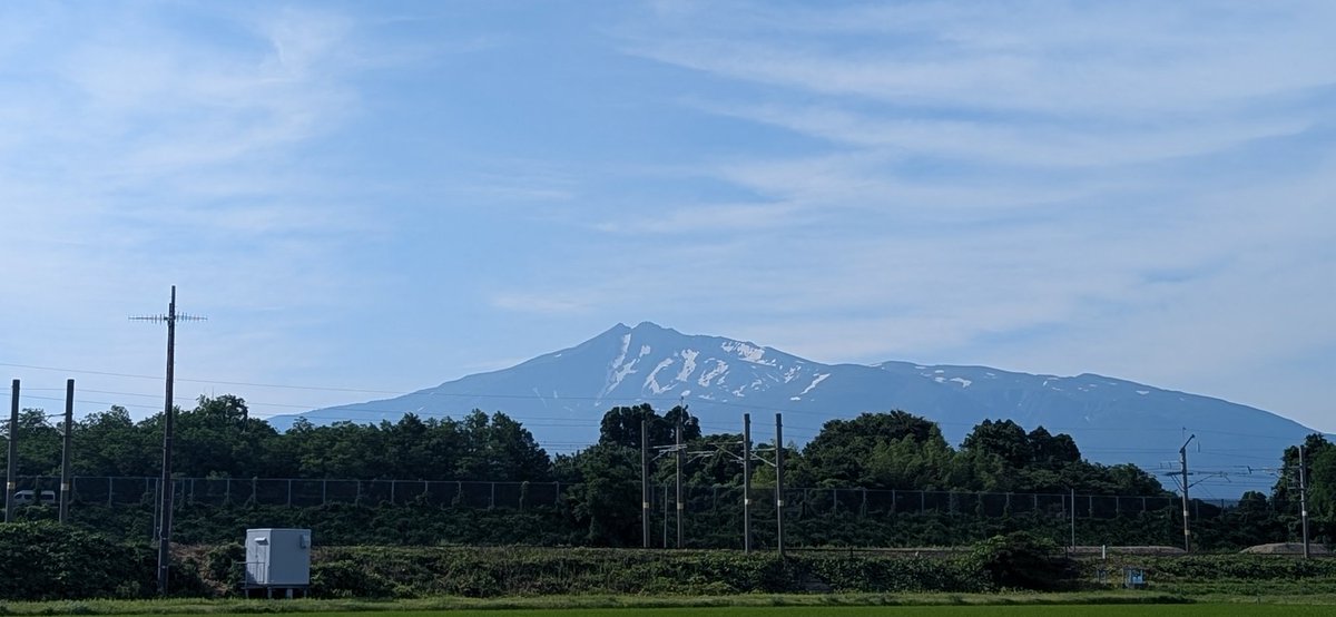 AKF1FaR1p6GqO4Z's tweet photo. おはようございます。いい天気です。鳥海山⛰️も綺麗に見えます。ヤギは草、食べながら出てきました…😂さて今日は少しゆっくりするか…車の部品も届くかもしれないし。みなさん体調崩さないように、楽しい1日になりますように…🍚🥩🍧😄🙆
#鳥海山 https://t.co/MSCzD9S1WP