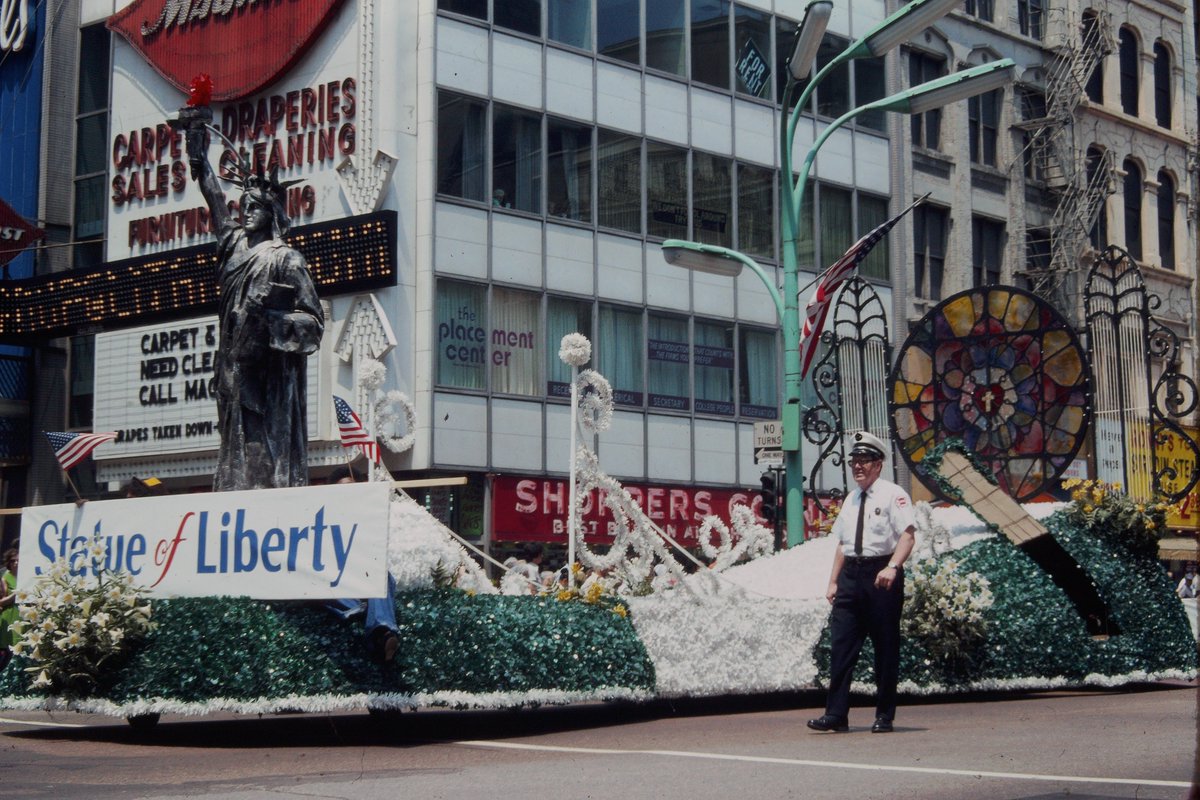 keith_lavin's tweet photo. Memories of the Chicago 1976 Bicentennial Parade part 2 #chicago #bicentennial https://t.co/qbM5ZTlmky